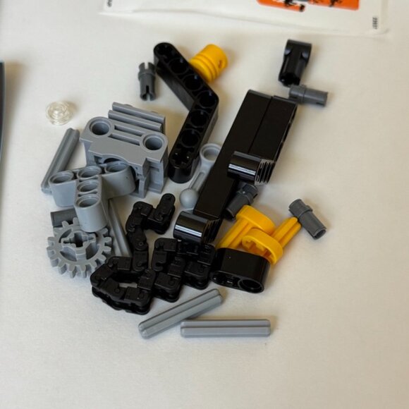 Lego Set 9392 Quad Bike Technic 2 in 1 Build With Instruction Manual 4-Wheeler - Picture 6 of 9